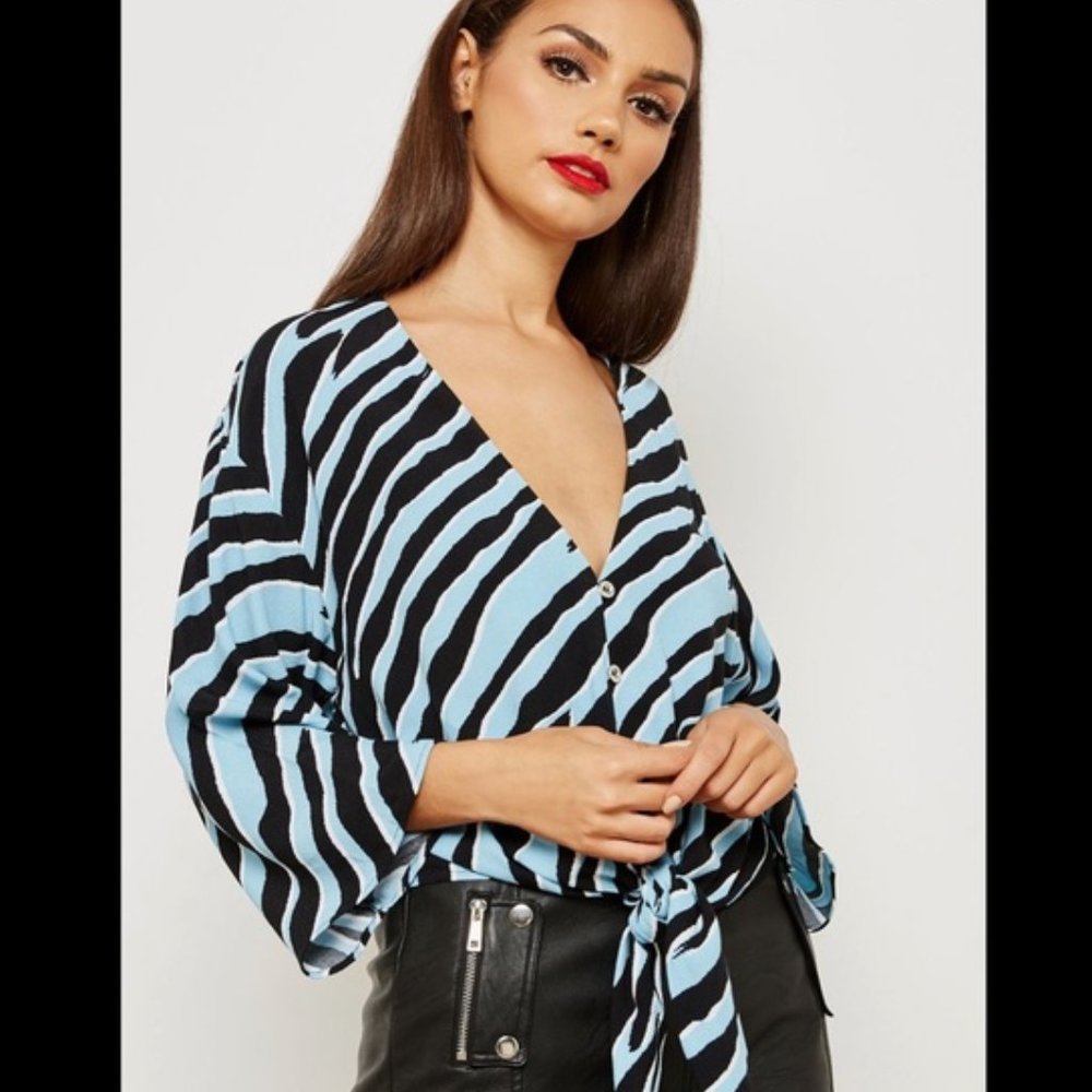 Topshop Zebra Print Tie Front Blouse 3/4 Sleeves Animal Print V-Neck Size 8 - Picture 1 of 9